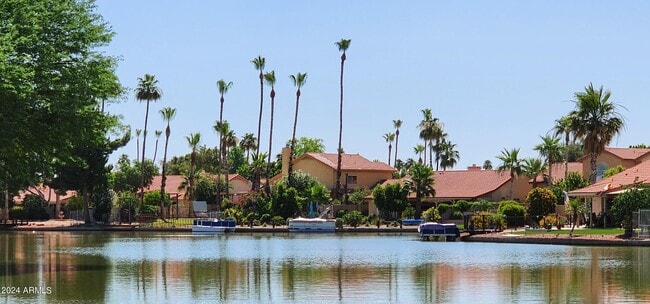 Building Photo - 10945 W Poinsettia Dr