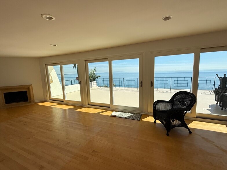 Building Photo - 18139 Coastline Dr