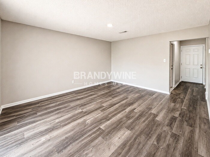 Building Photo - 8428 Raymond Ave