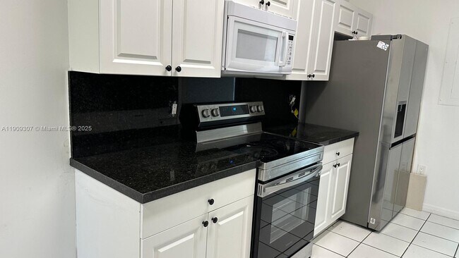 Primary Photo - 21240 NE 9th Ct