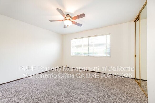 Building Photo - 2229 Woodside Ln