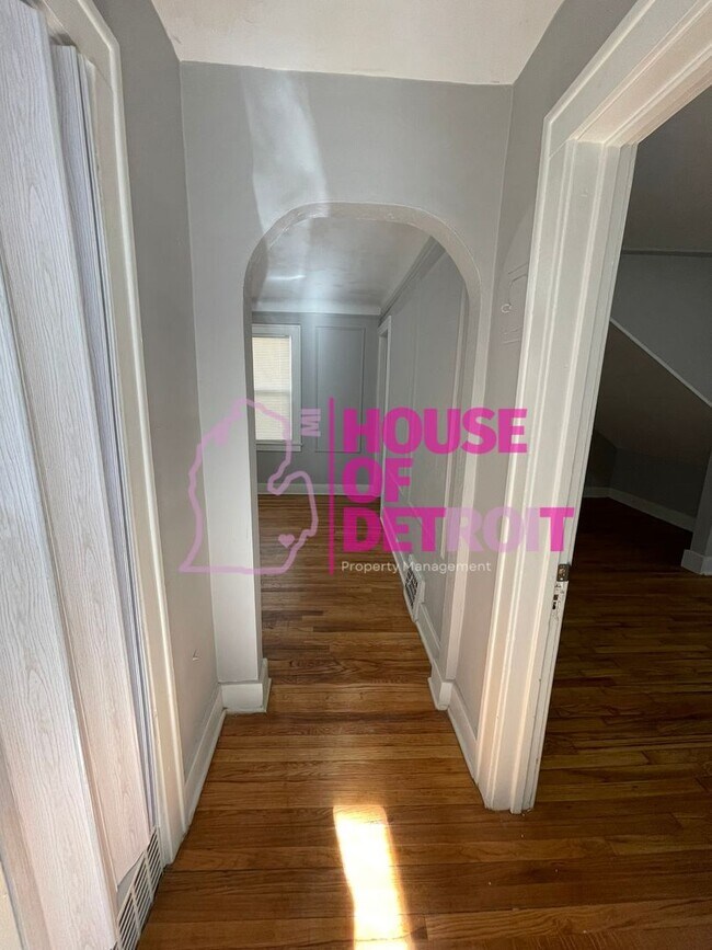 Building Photo - SECTION 8 ONLY | 4 BEDROOM | 3 BATH | FREE...