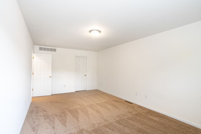 Building Photo - 2612-2614 Northampton Dr.