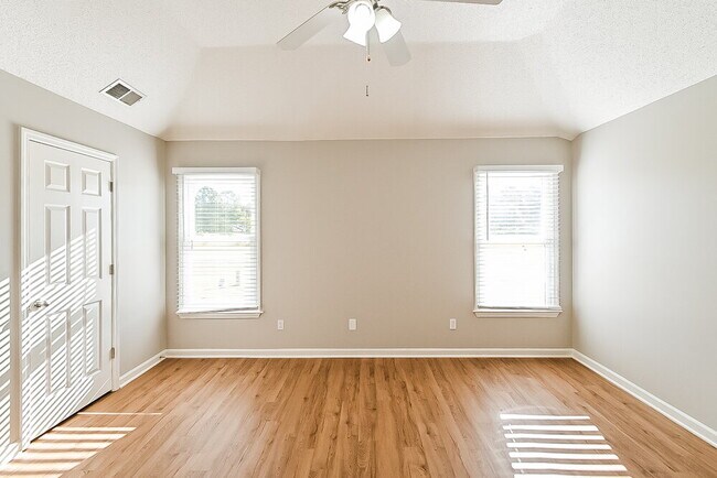 Building Photo - 6480 Cheyenne Dr