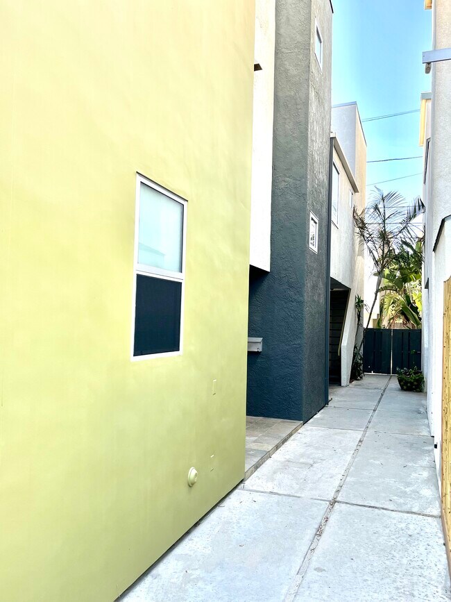 Outside - 31 N Venice Blvd
