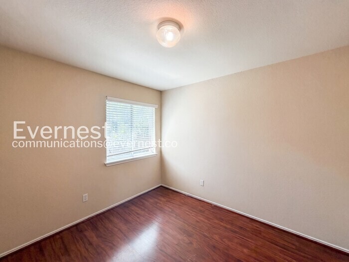 Building Photo - 3145 Henderson Path