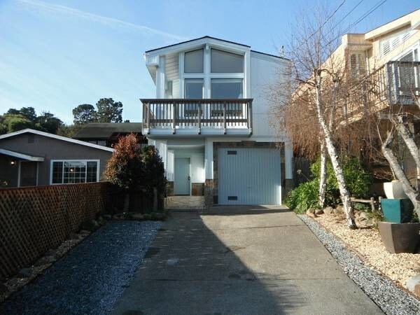 Building Photo - 671 Lily St