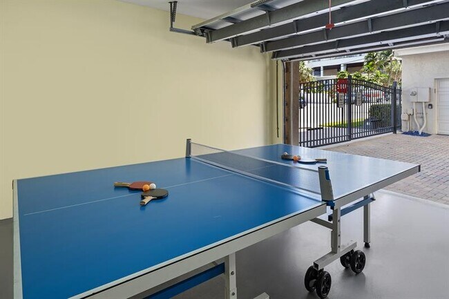 Building Photo - 514 N BIRCH Rd