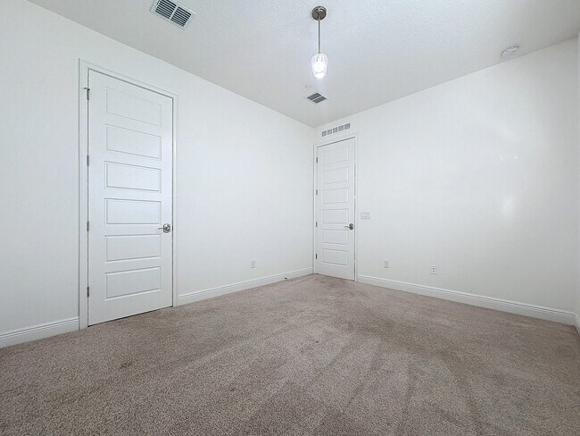 Building Photo - 10090 Sunnifa Aly