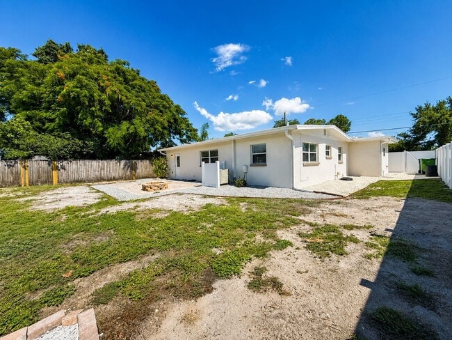 Building Photo - 4305 W Bay Ave