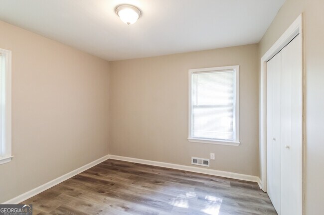 Building Photo - 3717 Loren Dr