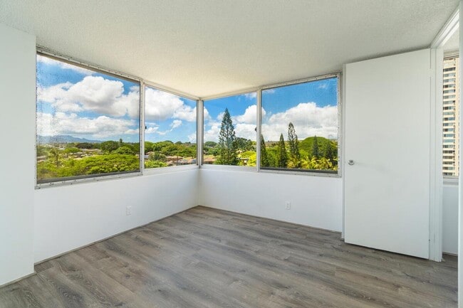 Building Photo - 1060 Kamehameha Hwy