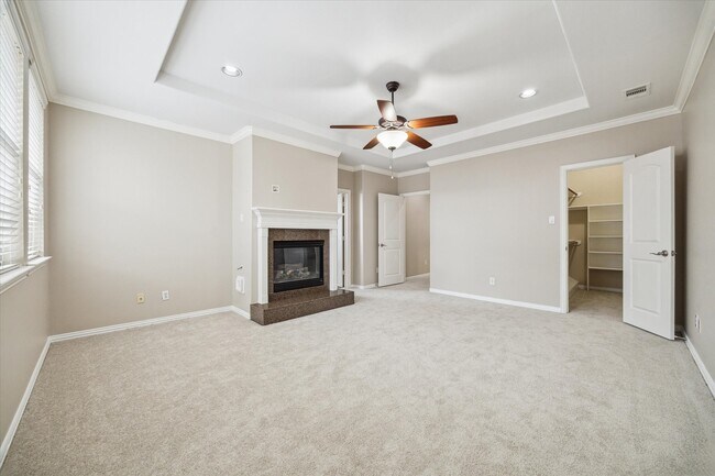 Building Photo - 5629 Dolores St