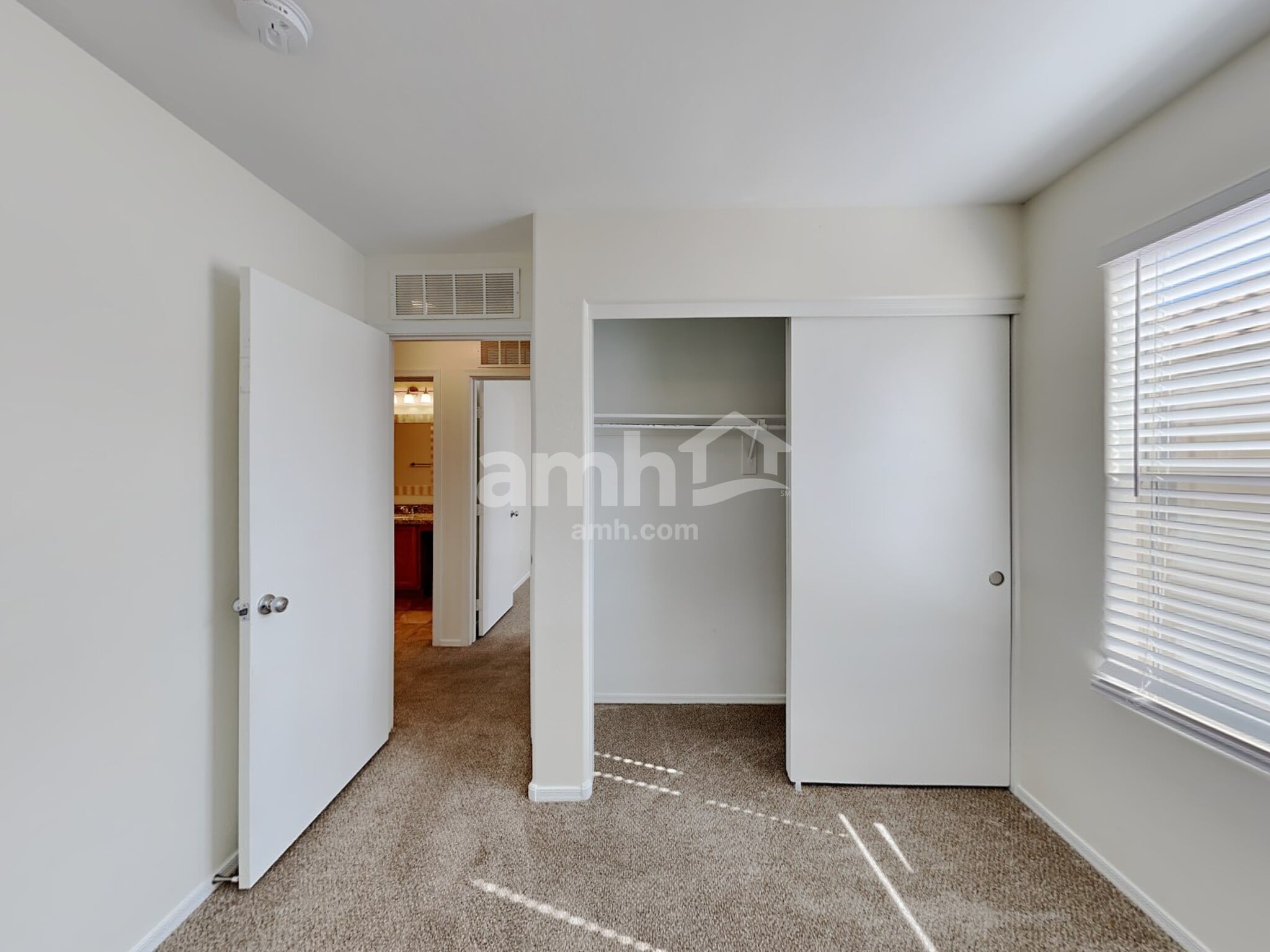 Building Photo - 3542 E Terrace Ave