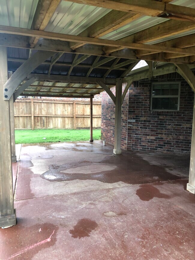 Building Photo - 337 N Sabine Pass Rd