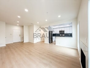 Building Photo - 11035 Moorpark St