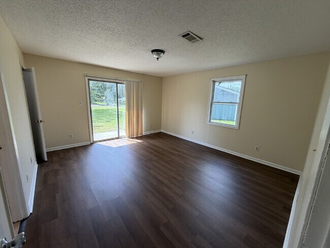Building Photo - Duplex for Rent