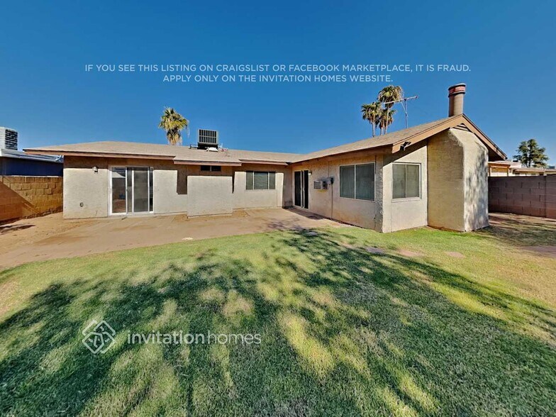 Building Photo - 10413 W Calle Del Oro