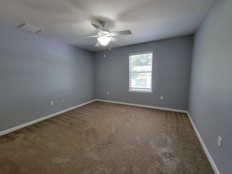 Building Photo - 1659 Quazar Rd
