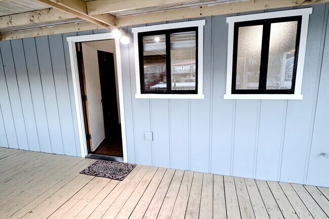 Building Photo - 695 Ketch Ct