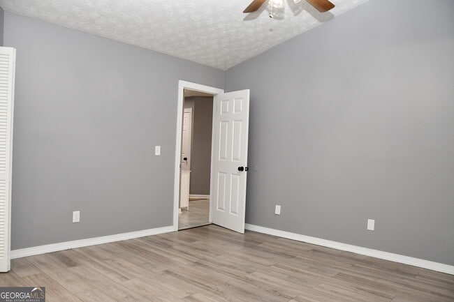 Building Photo - 5932 Homestead Cir