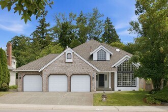 Building Photo - Beautiful 4 Bed 2.5 Bath Home in Renton