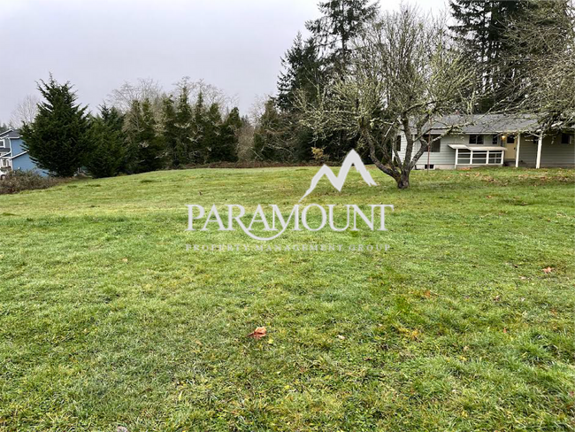 Building Photo - Tucked Away Upper 2 Bedroom Duplex in Port Orchard