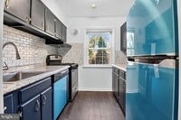 Building Photo - 9483 Fairfax Blvd