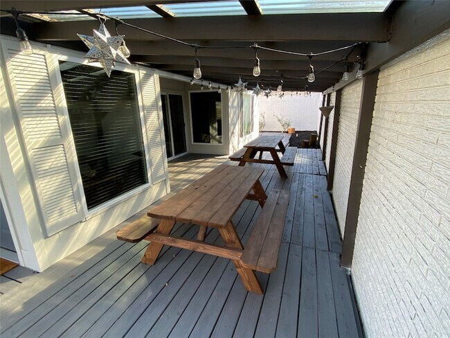 Building Photo - 8310 Spring Wind Dr