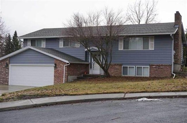 Primary Photo - 906 Summit Dr