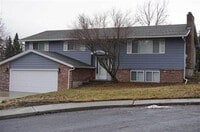 Building Photo - 906 Summit Dr