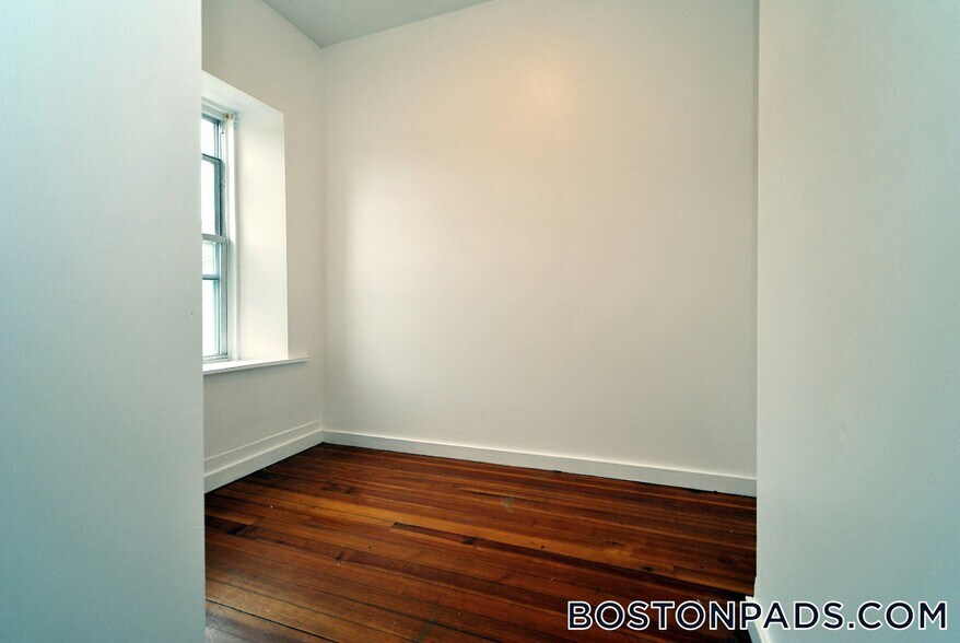 Building Photo - 11 Forbes St