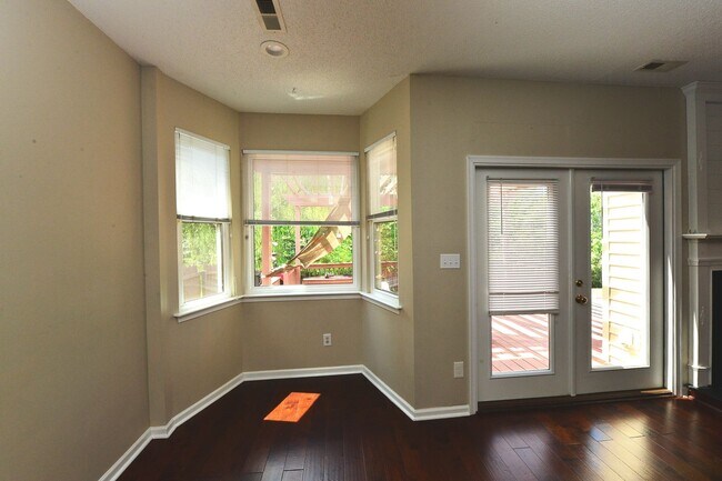 Building Photo - 517 Whisper Walk