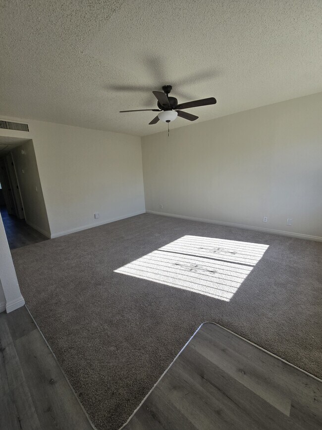 Building Photo - 300 Brookside Ln