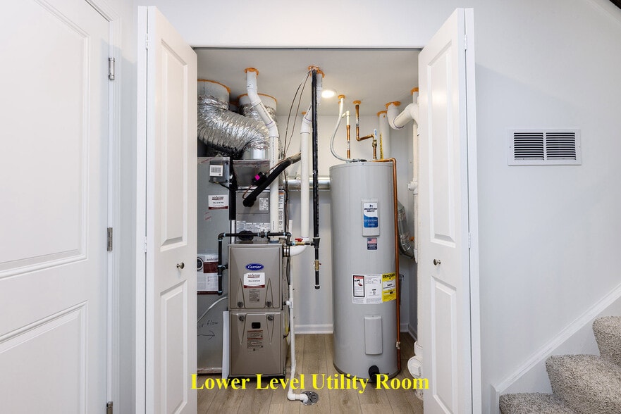 Building Photo - 1703 Neubauer Cir