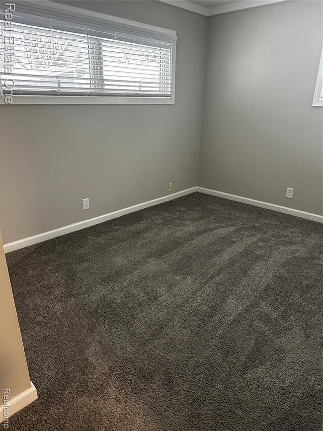 Building Photo - 38 Kenyon Dr