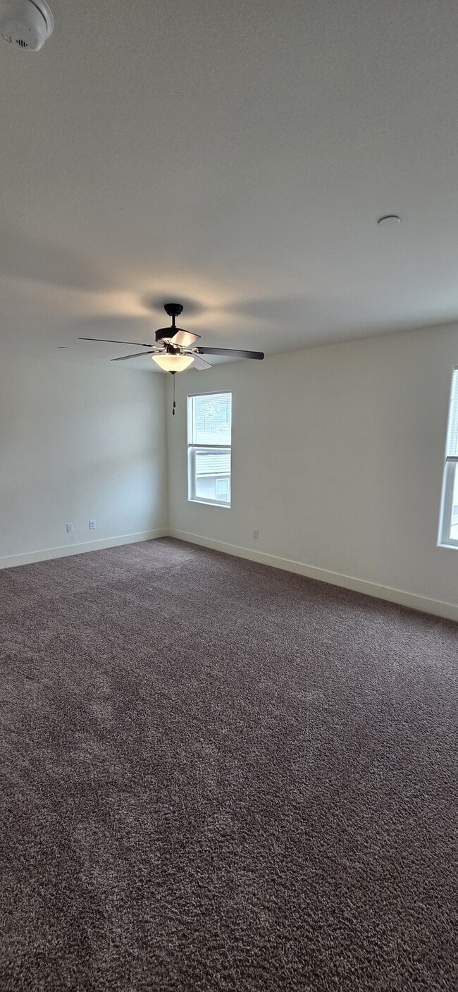 Building Photo - Atwater 5 Bedroom 3.5 Bathroom Home