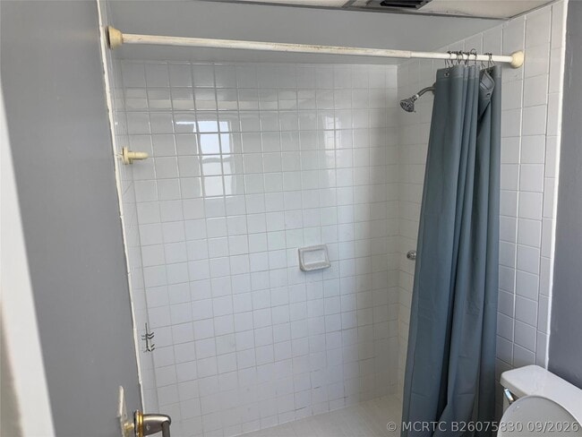 Building Photo - 2860 Somerset Dr