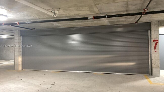 Building Photo - 700 NE 24th St