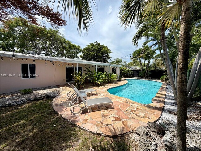 Building Photo - 9340 Jamaica Dr