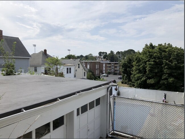 Building Photo - 45 Sycamore St