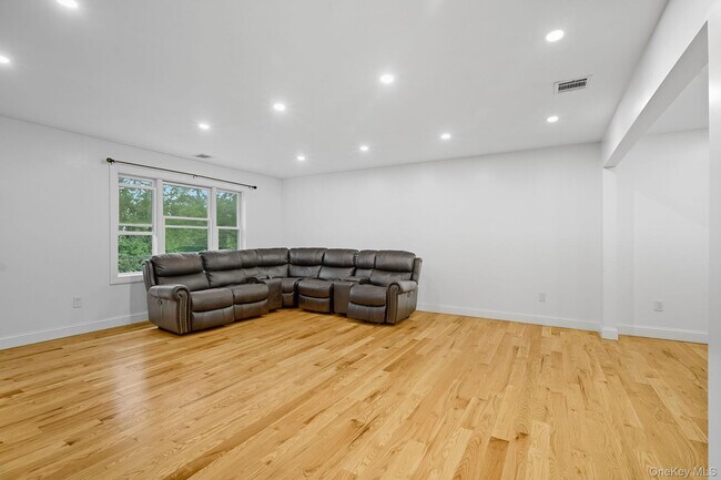 Building Photo - 171 Frederic St