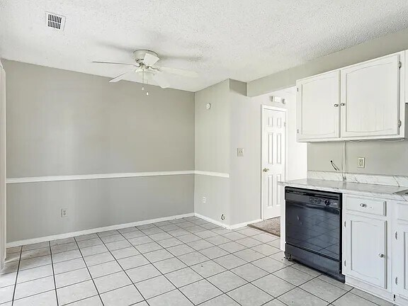 Building Photo - 1935 Springlake Ct