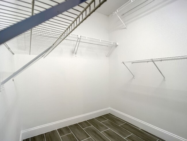 Building Photo - Beautiful 3 Bedroom, 2 Bath POOL Home with 2-Car Garage in the Heart of Hunters Creek!