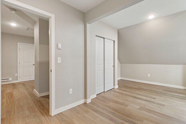 Building Photo - Charming 3BR Home in Heart of Tacoma - Mod...