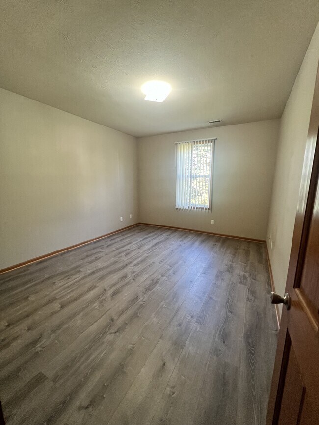 Building Photo - 10180-10183 Clearwing Ln
