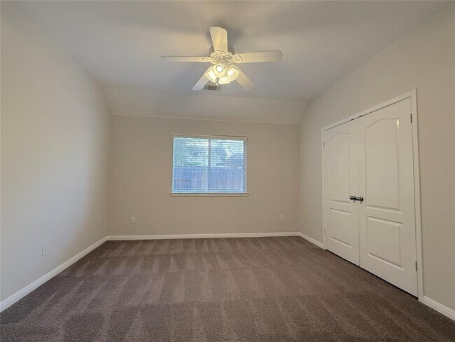 Building Photo - 2424 Arbor Dr