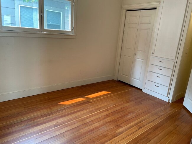 Building Photo - 325 N Jefferson St