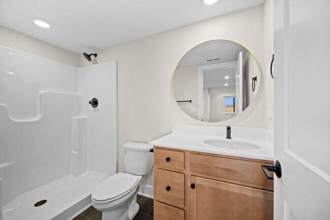 Building Photo - 3 Bedroom Townhome Available November 5th,...