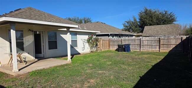 Building Photo - 204 Quail Hollow Dr